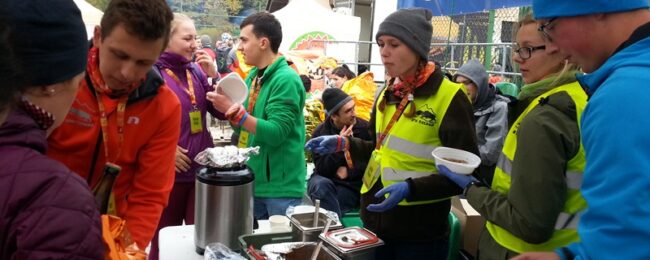 Zdjęcie do artykułu: Wolontariusze z ZSL na Ultramaratonie Bieszczadzkim w Cisnej