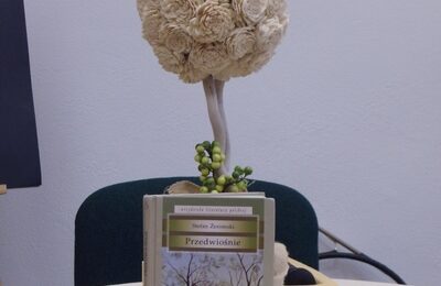 Zdjęcie do artykułu: Powieść pytań, na które trzeba szukać odpowiedzi