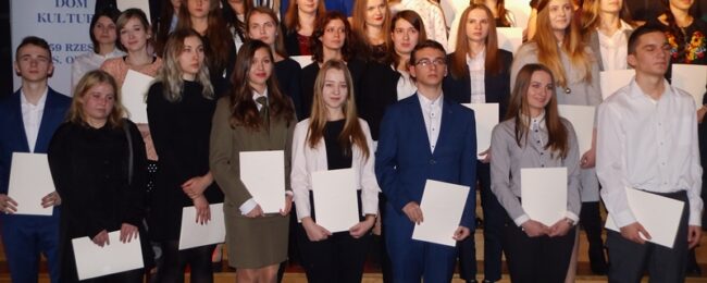 Zdjęcie do artykułu: Stypendium dla uczennicy ZSL Lesko