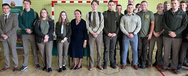 Zdjęcie do artykułu: „Żyć tak, jakby wszystko było cudem”- spotkanie z prof. Haliną Zgółkową.