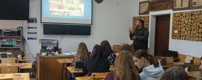 Zdjęcie do artykułu: Odwiedziny ósmoklasistów ze Szkoły Podstawowej w Lesku